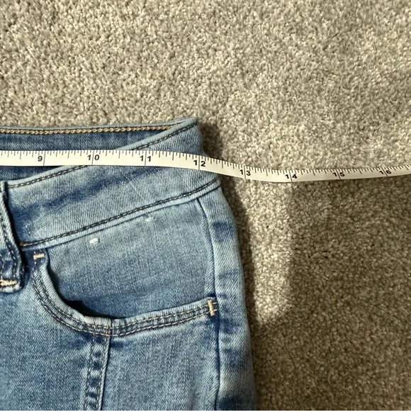 Abercrombie Kids High-Rise Mini Mom Jeans, Light Wash Straight-Leg size 11/12 - Picture 2 of 11